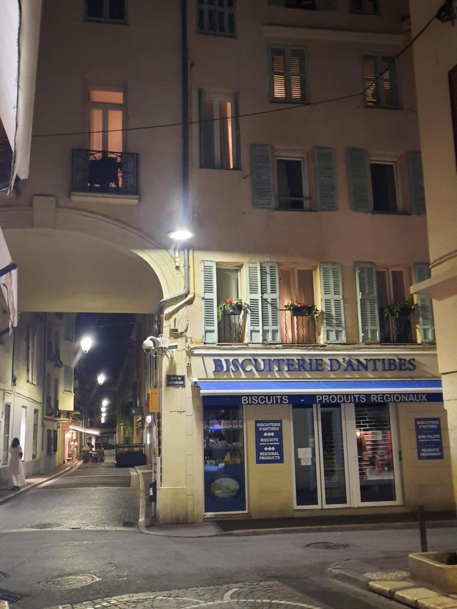 Vieille Ville 1 - Luca'S Apartment, 1 Bedroom, Max 2 Adults And 2 Kids Antibes Exterior photo